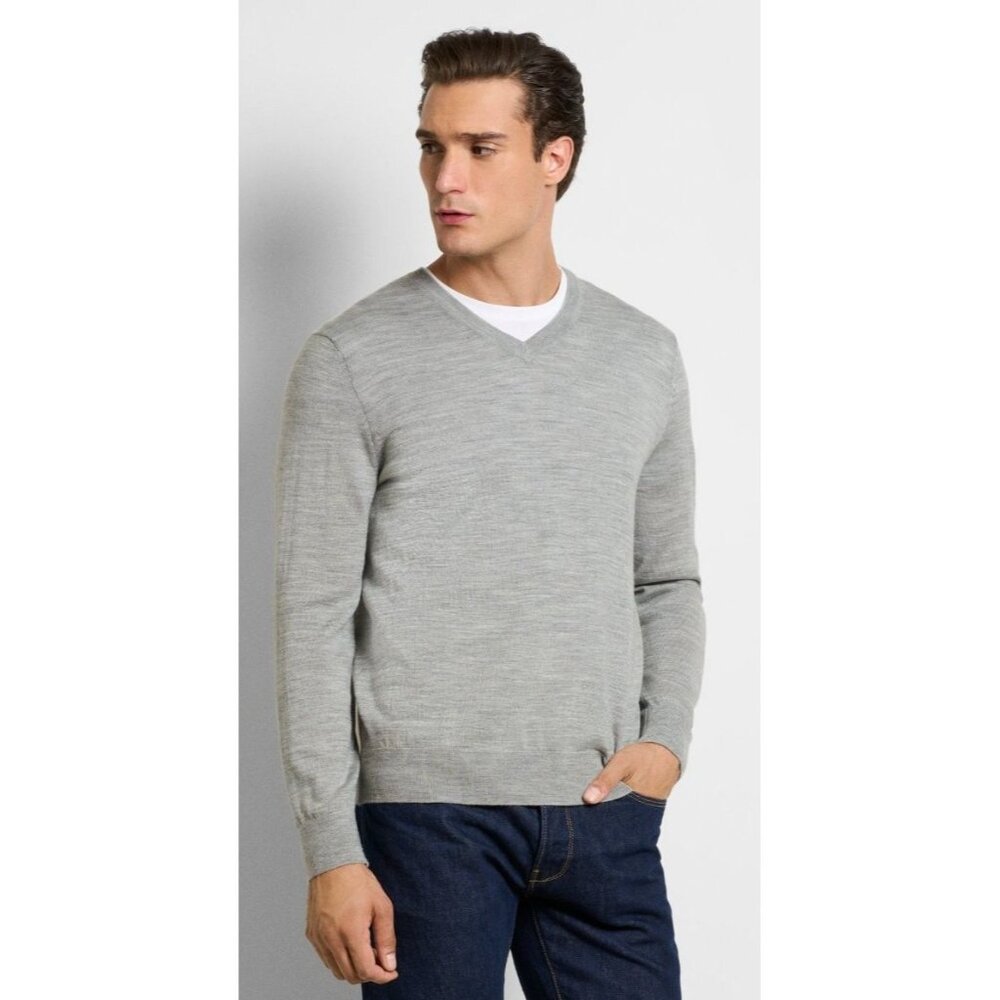 Van Heusen Rhodes Merino Wool Blend Men's MD Grey V-Neck Sweater Regular Fit NWT